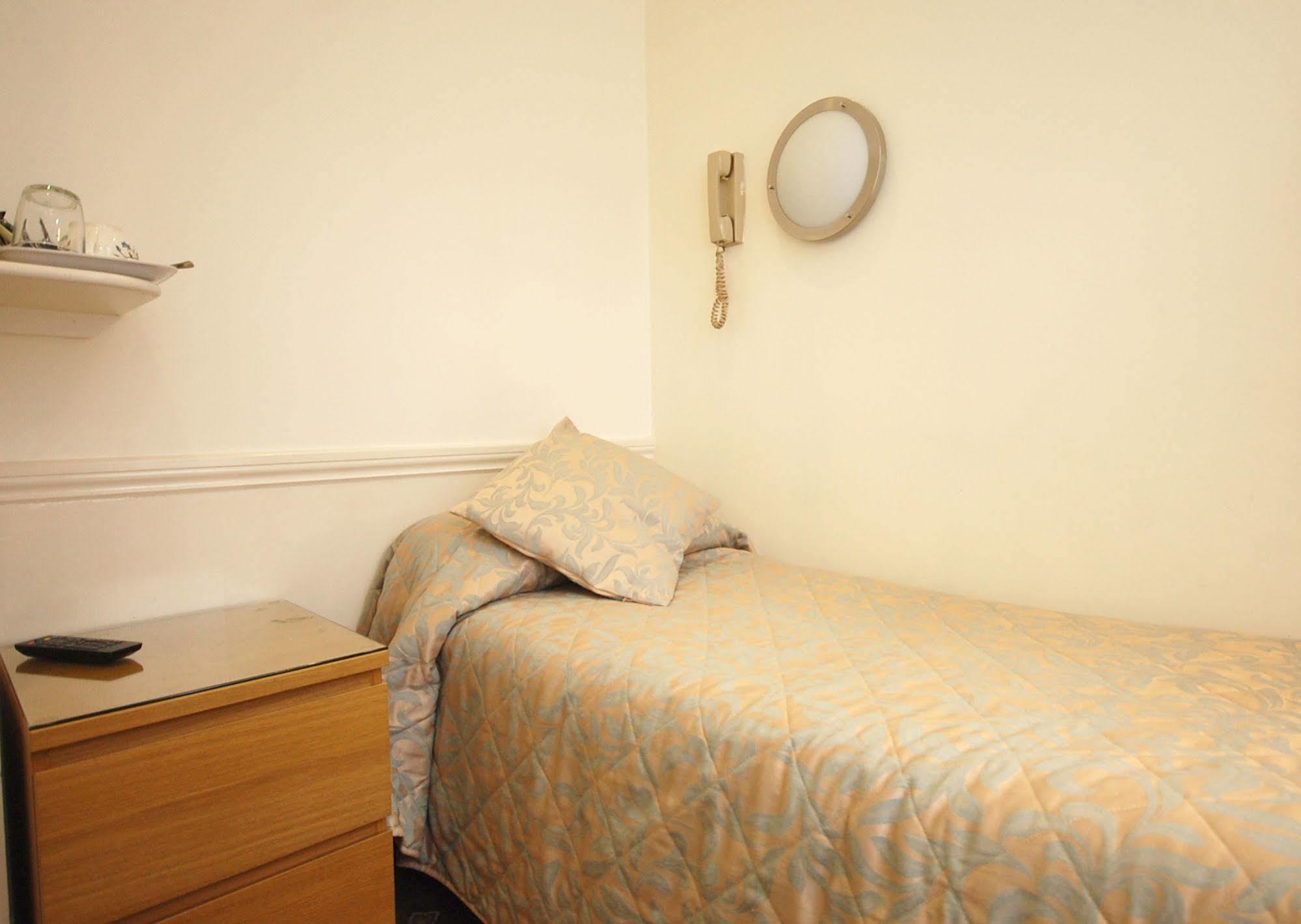 Jesmond 2* London