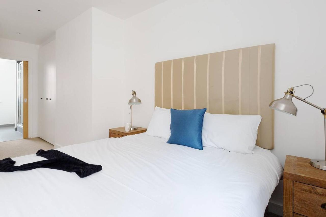 Urban Lovat Lane Apartment