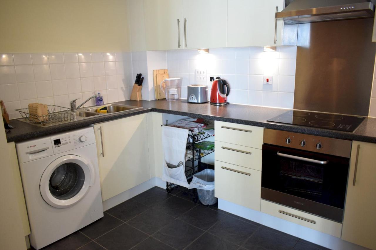 1 Bedroom In Canary Wharf With Balcony Apartment