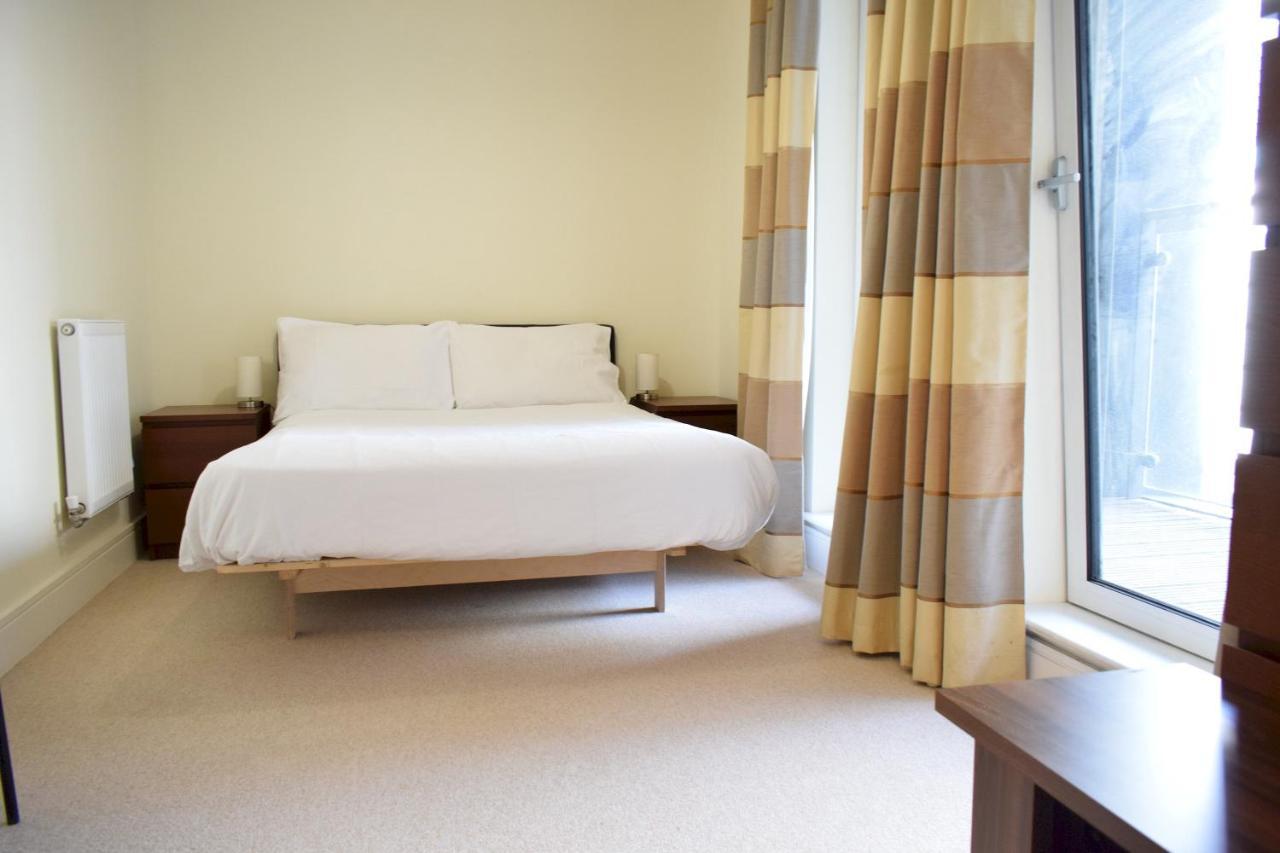 1 Bedroom In Canary Wharf With Balcony