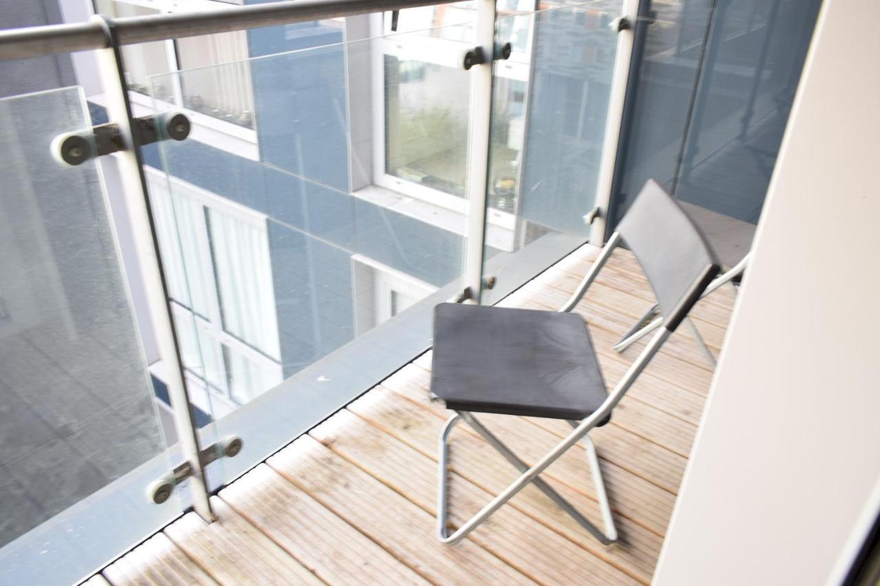 1 Bedroom In Canary Wharf With Balcony Apartment