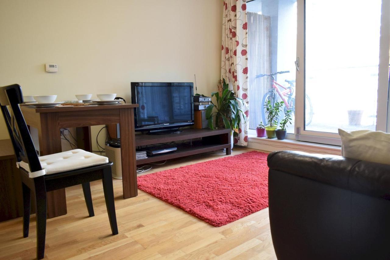 Apartment 1 Bedroom In Canary Wharf With Balcony *
