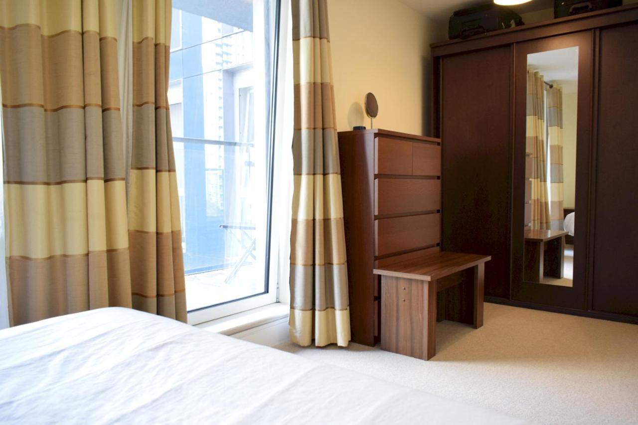 1 Bedroom In Canary Wharf With Balcony Apartment