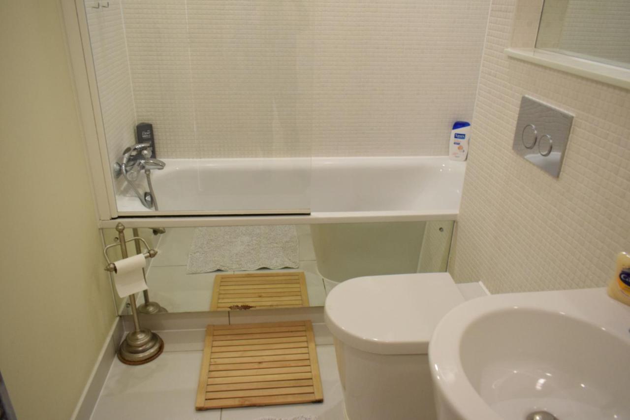 Apartment 1 Bedroom In Canary Wharf With Balcony