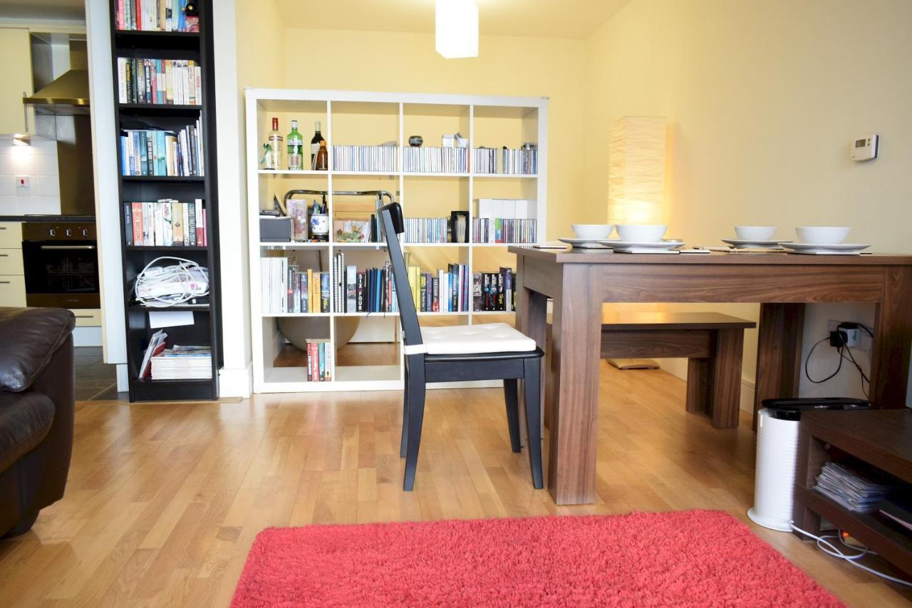 Apartment 1 Bedroom In Canary Wharf With Balcony *