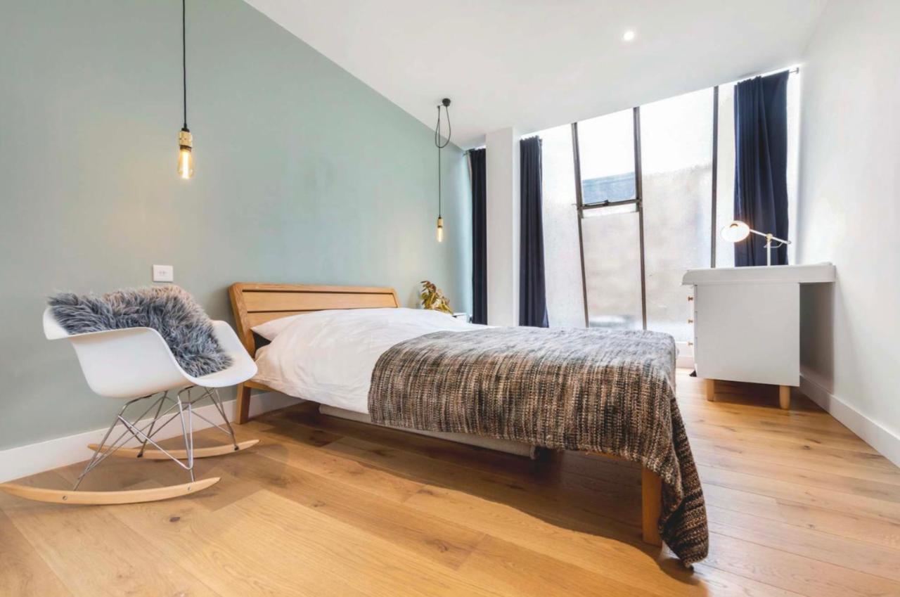 3 Bedroom Warehouse Style In Balham * London