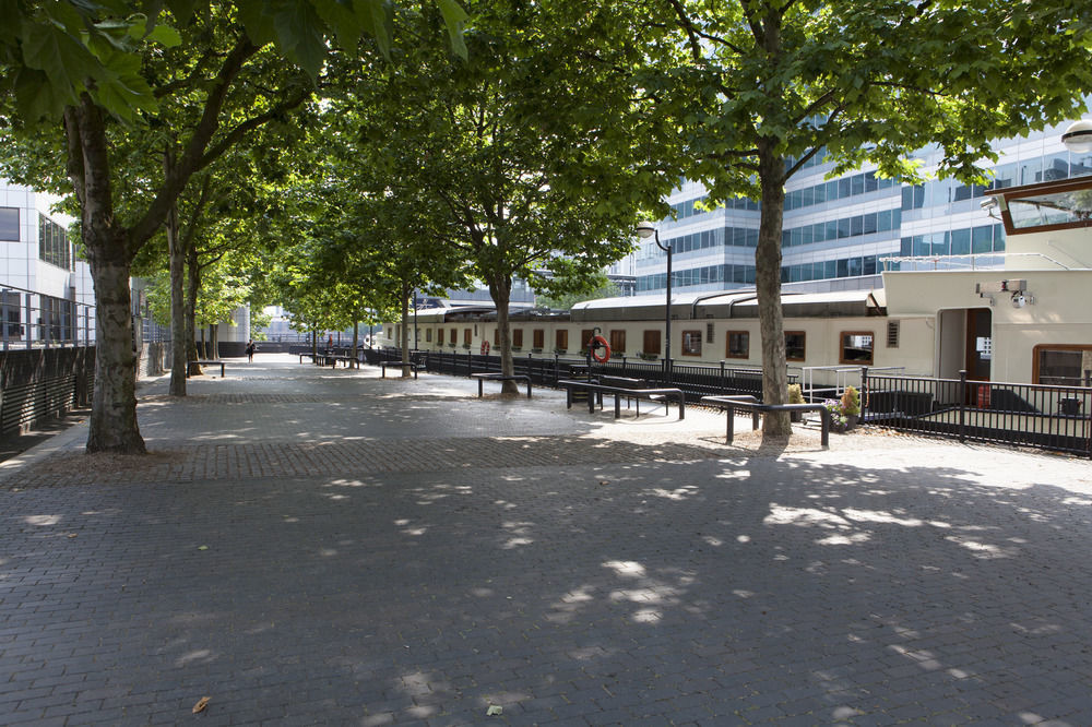 Lanterns Way At Canary Wharf By Mysquare