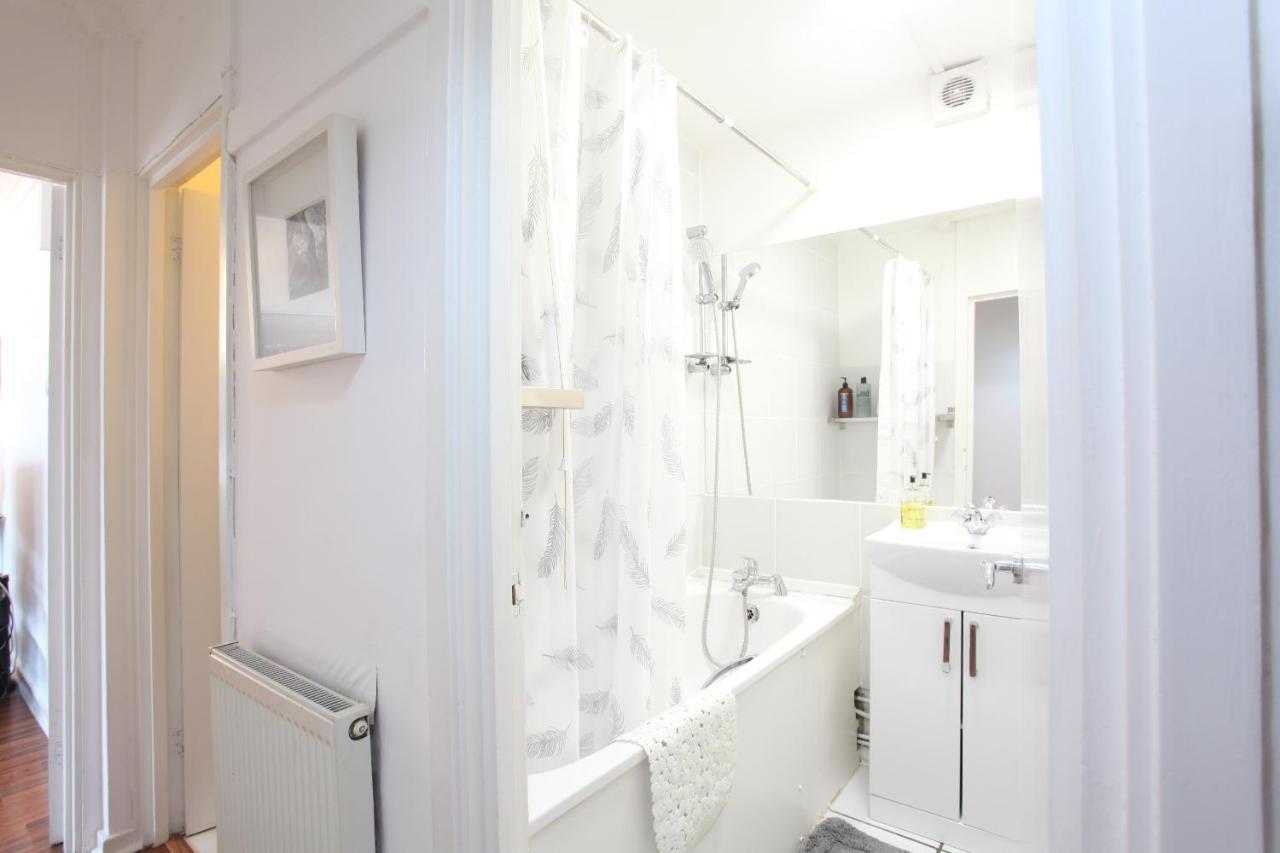 Chelsea Off Kings Road One Bedroom With Balcony Leilighet London