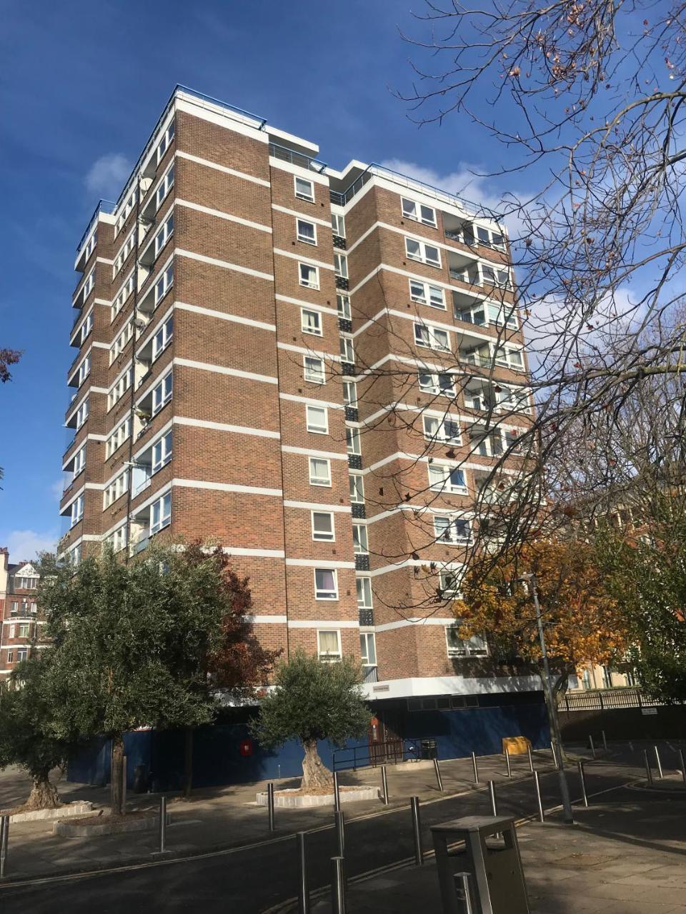 Chelsea Off Kings Road One Bedroom With Balcony Apartment *