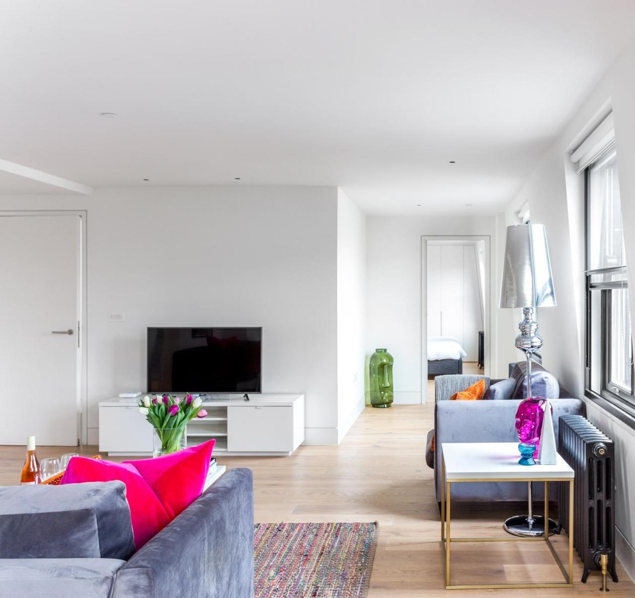 Greek Street Penthouse Apartment *
