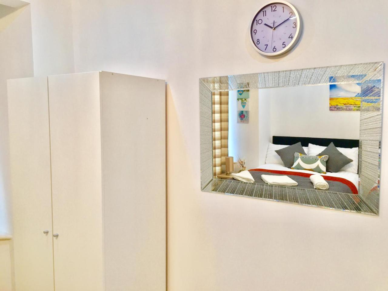 2 Bedroom Apartment, Kitchen, Reception And Private Garden Apartamento *