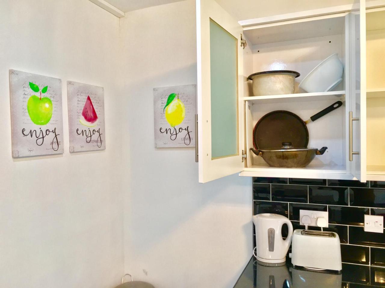 Apartamento 2 Bedroom Apartment, Kitchen, Reception And Private Garden Londres
