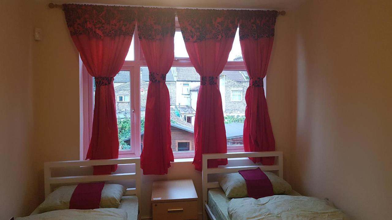 Upton Park Bed & Breakfast Londen