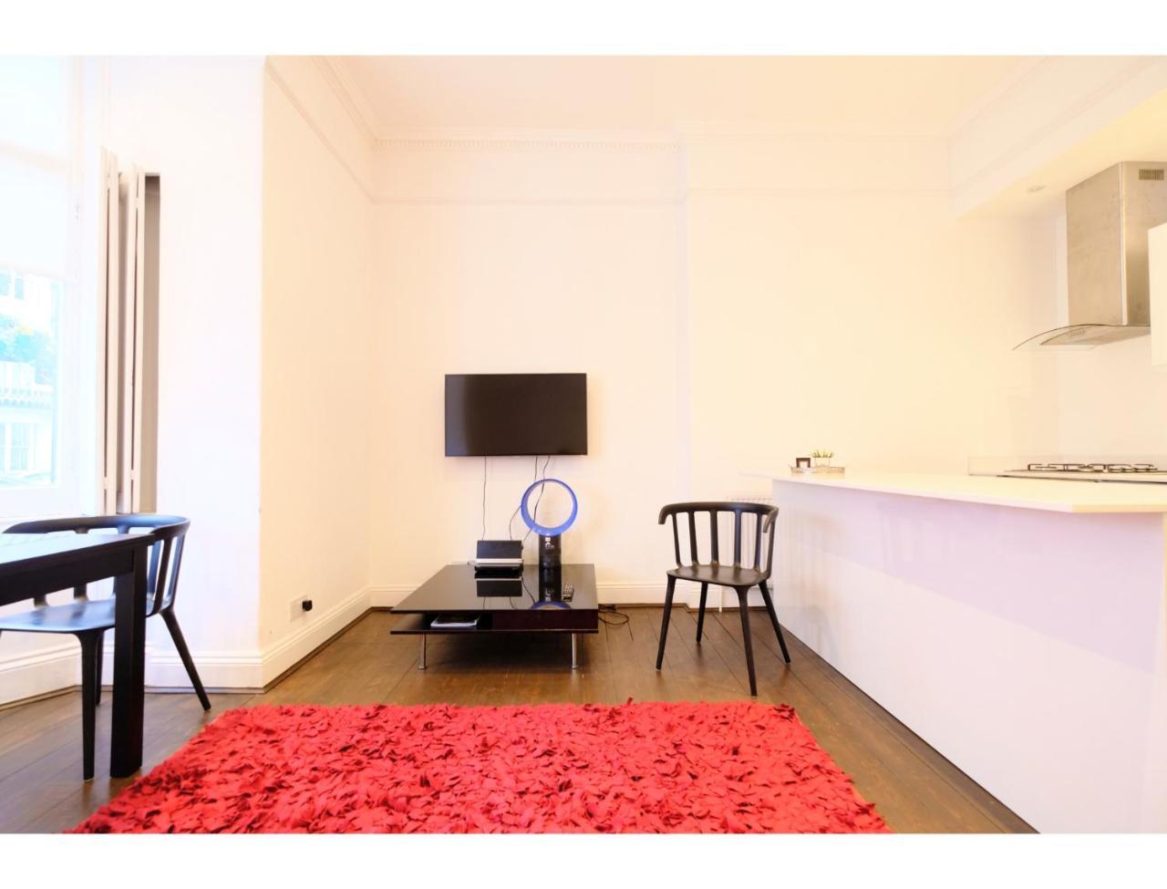 Edgware Rd, Paddington Spacious Sleeps 4 * London