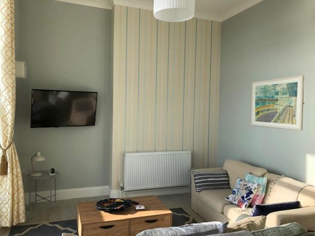 No.6 Beautifully Presented Seafront Apartment Apartment
