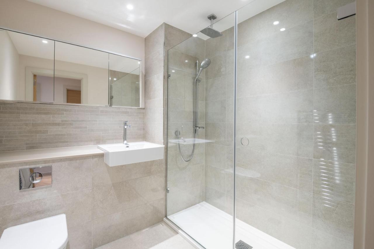 Apartment Modern Family Close To Victoria Station By Underthedoormat London