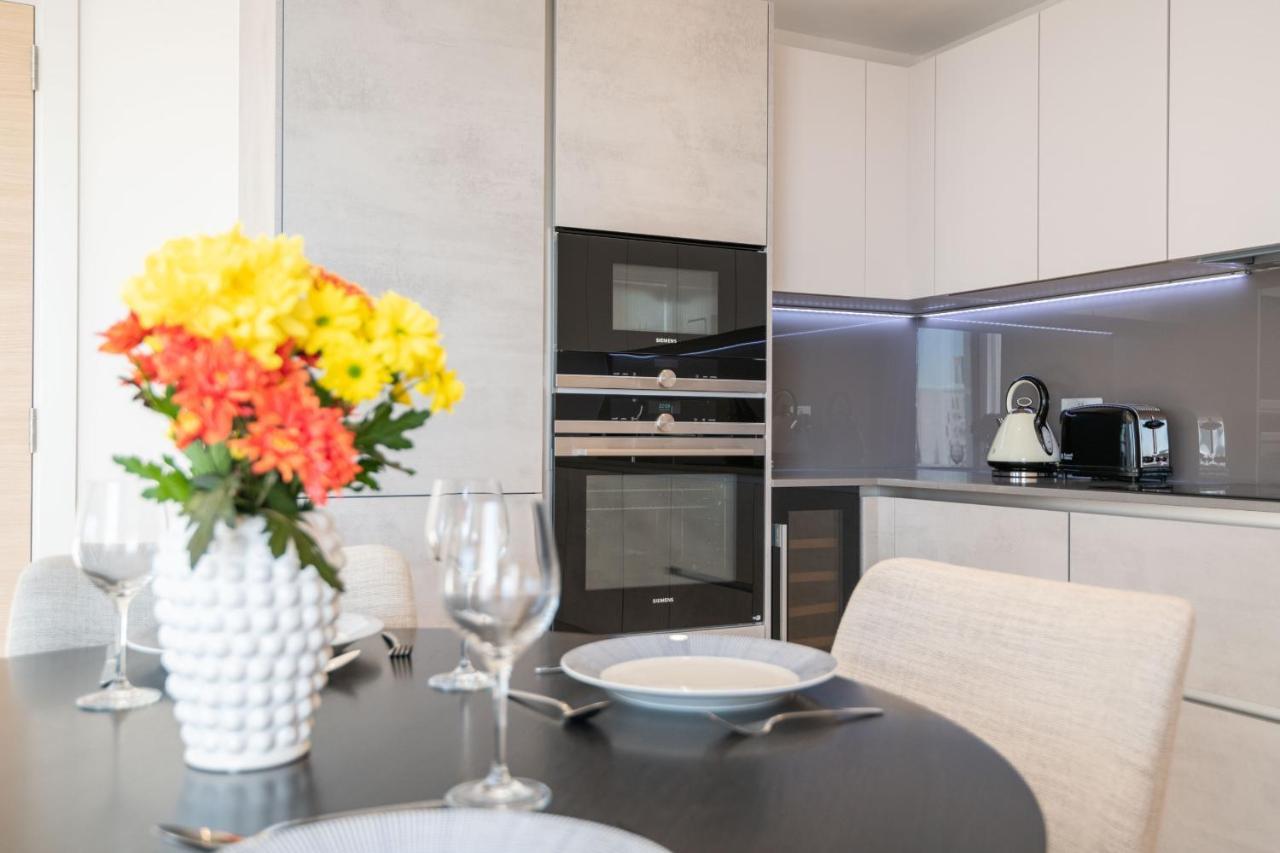 Modern Family Close To Victoria Station By Underthedoormat Apartment