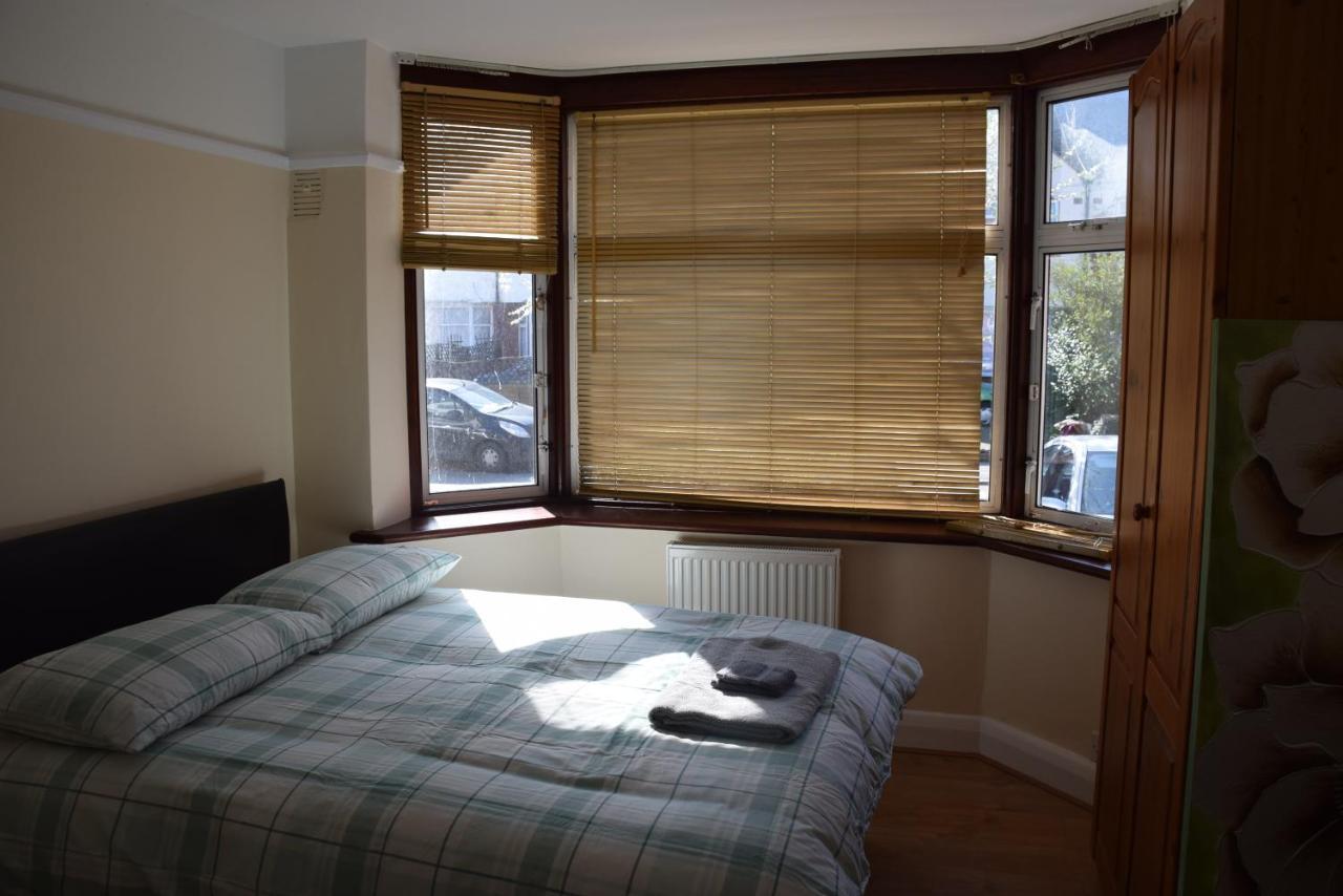 Sandhurst Apartment *
