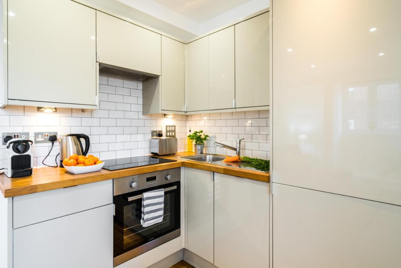 Vibrant Vauxhall Apartment