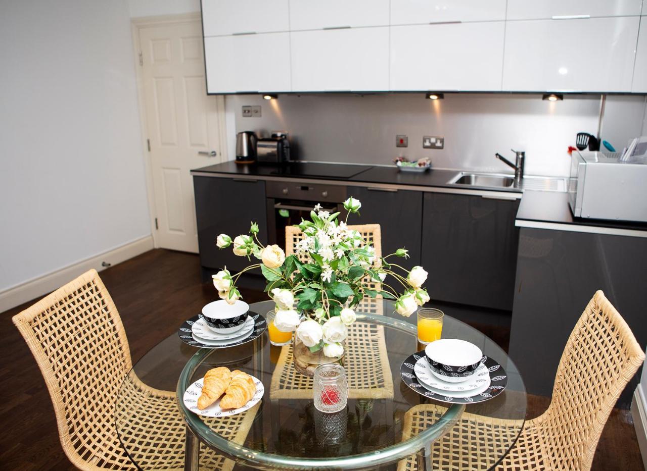 Apartment 2, Trafalgar Square 2nd Floor By Indigo Flats