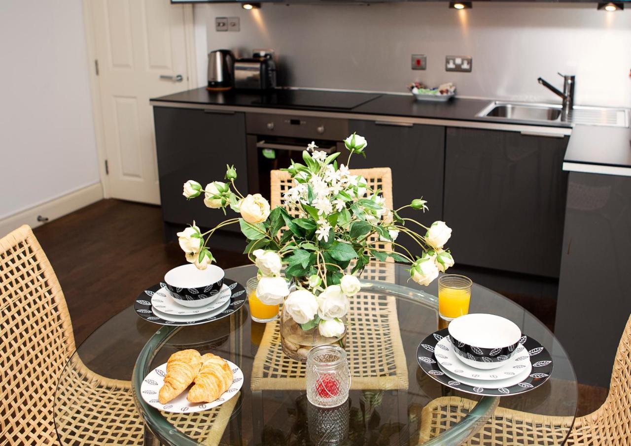 Apartment 2, Trafalgar Square 2nd Floor By Indigo Flats