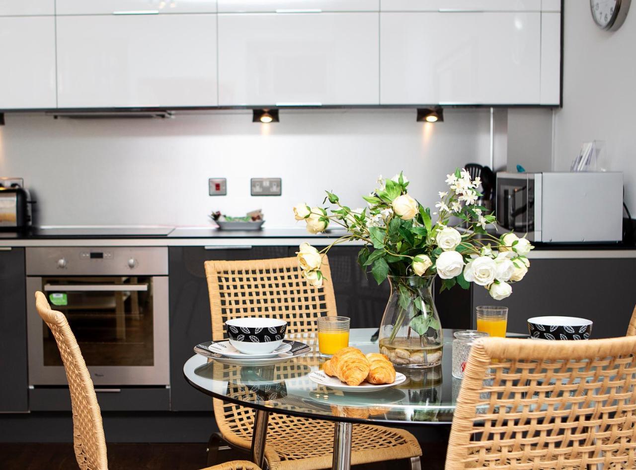 Apartment 2, Trafalgar Square 2nd Floor By Indigo Flats *