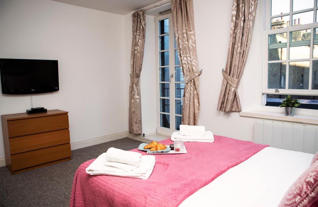Apartment 2, Trafalgar Square 2nd Floor By Indigo Flats