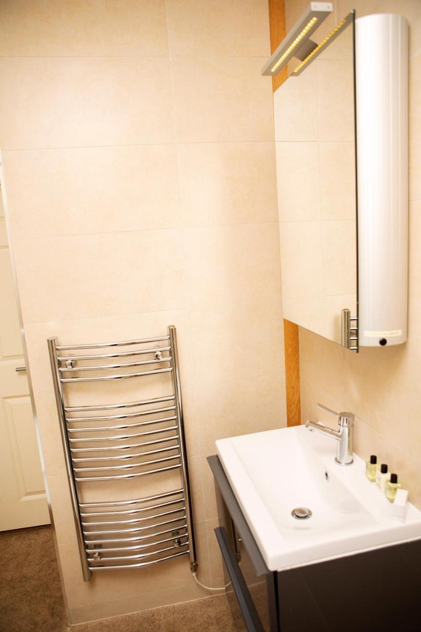 2, Trafalgar Square 2nd Floor By Indigo Flats London
