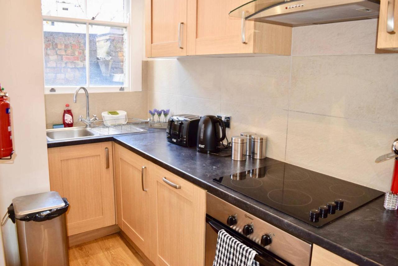 Gorgeous Studio In Trendy Location *
