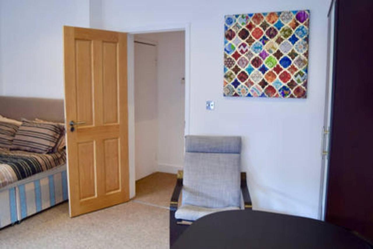 Gorgeous Studio In Trendy Location Apartment London