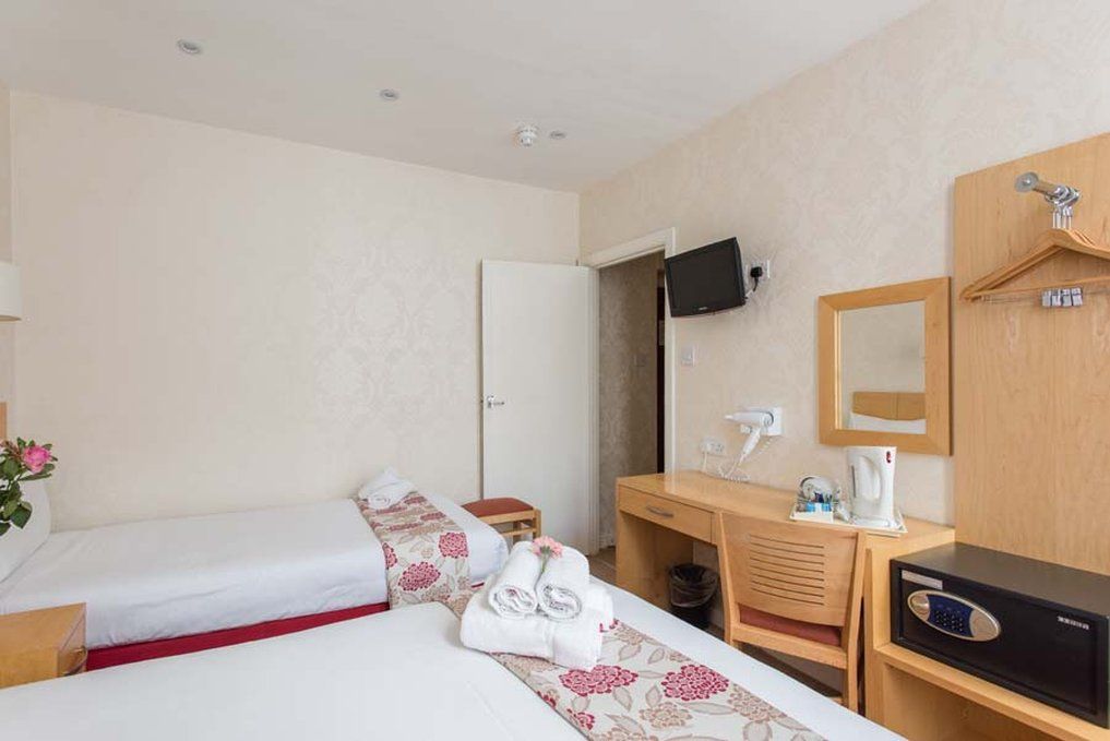 Oliver Plaza Hotell 4*
