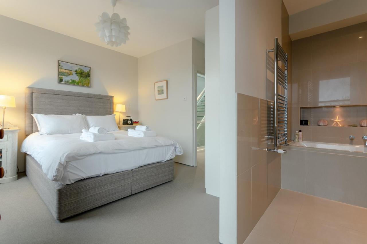 Apartment 2 Bedroom Hammersmith Grove Sleeps 4 *