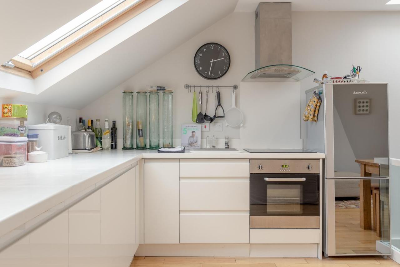 2 Bedroom Hammersmith Grove Sleeps 4 *