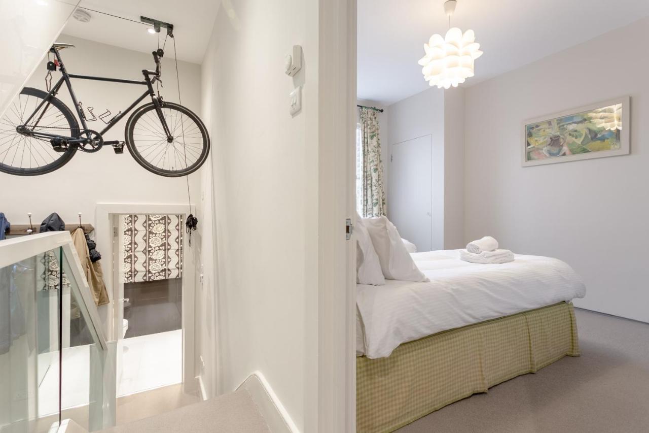 2 Bedroom Hammersmith Grove Sleeps 4 Apartment London