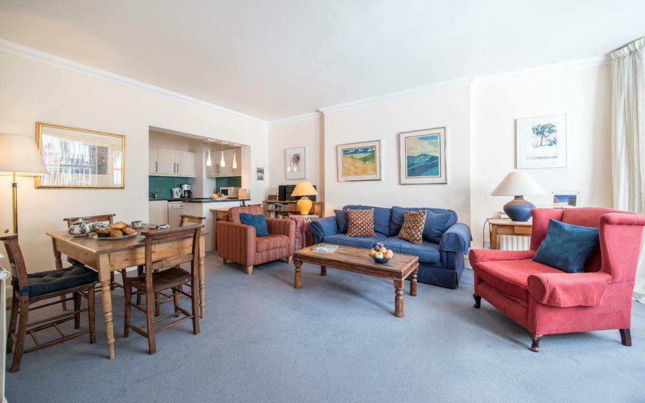 44a Palace Gardens Terrace * London