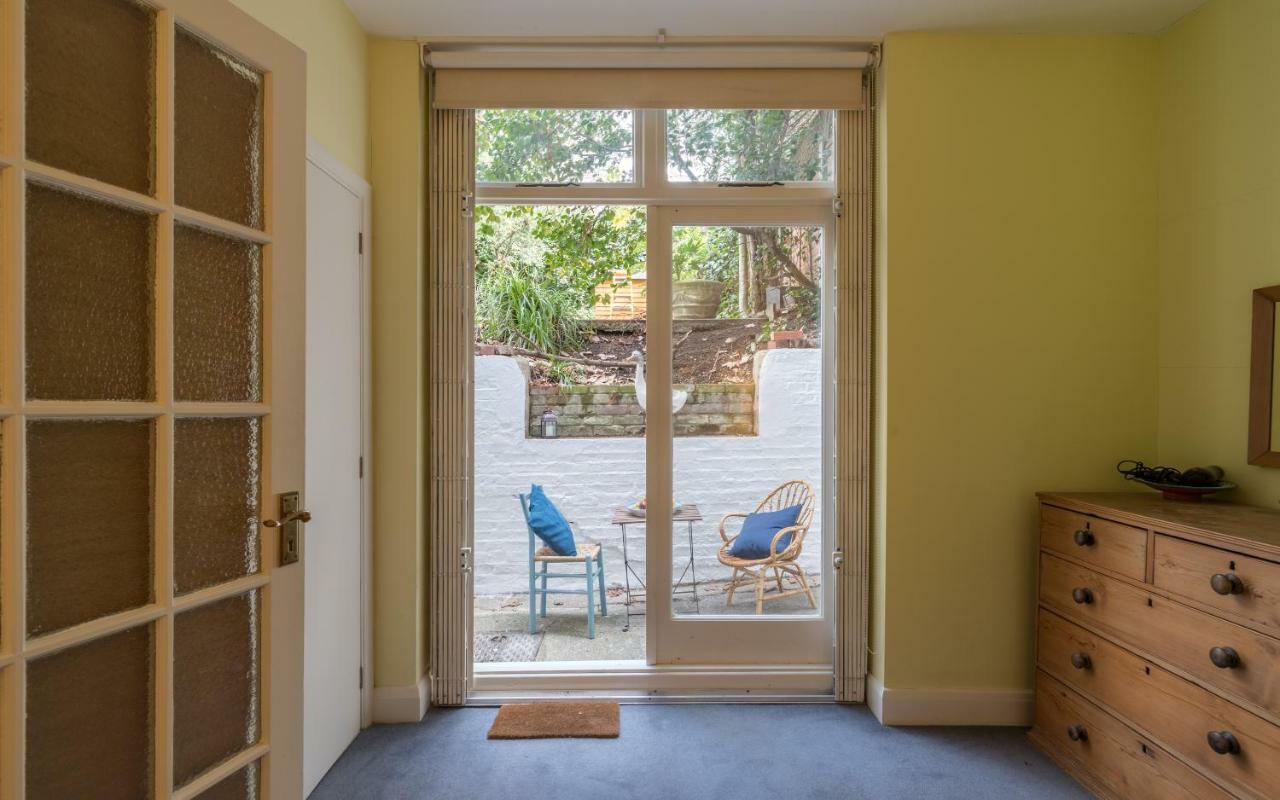 Apartment 44a Palace Gardens Terrace *