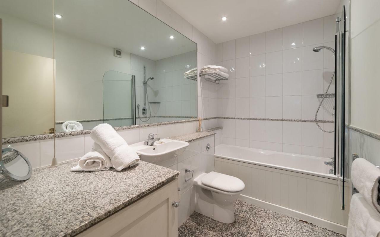 44a Palace Gardens Terrace * London