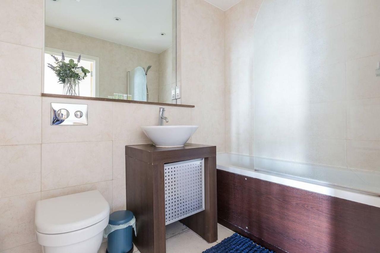 Modern 1 Bedroom In E1 With Great Views London