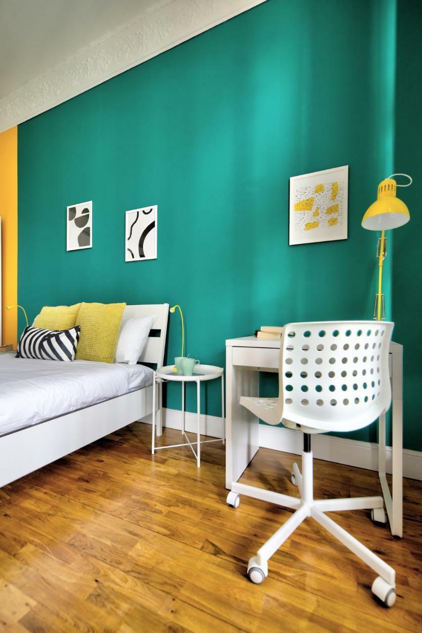 Bayswater Apartments *