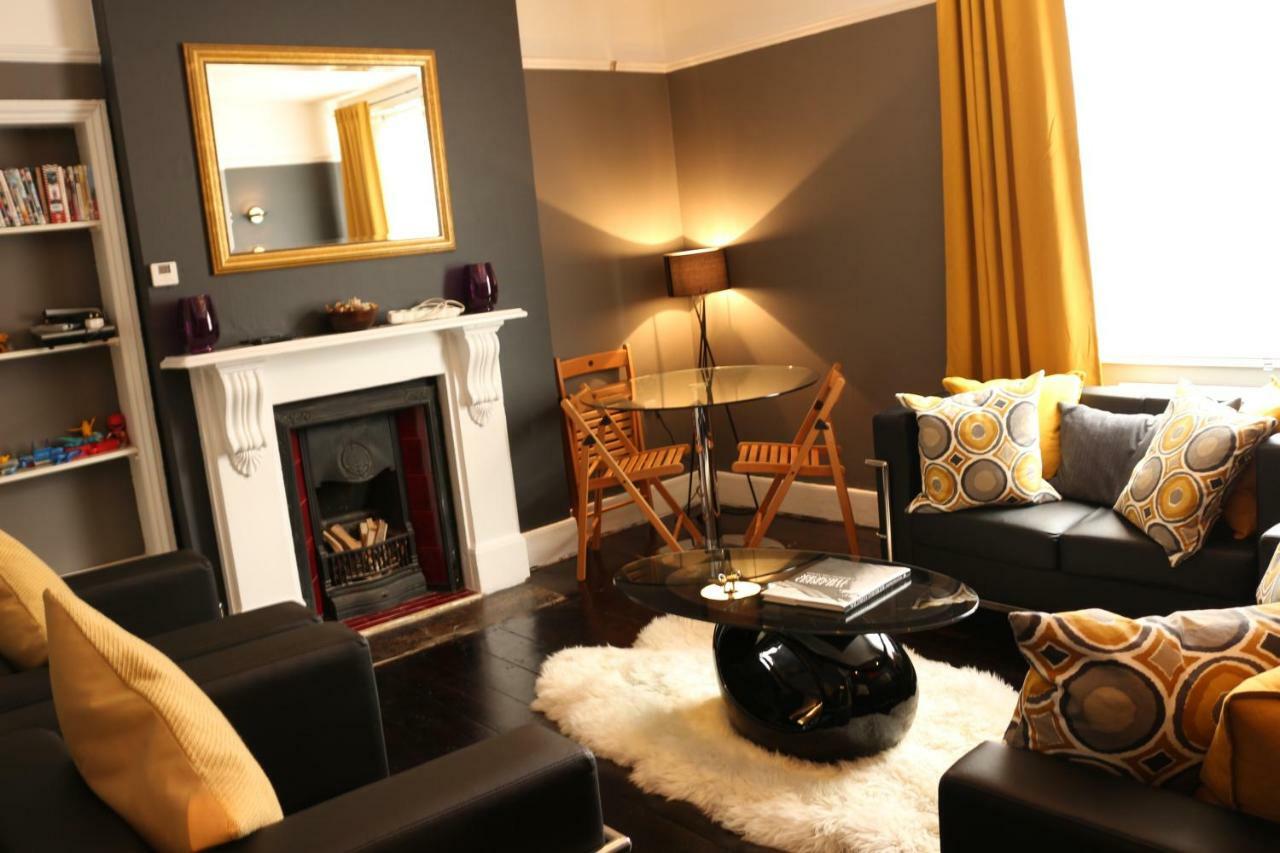 Hanway Place Apartment *