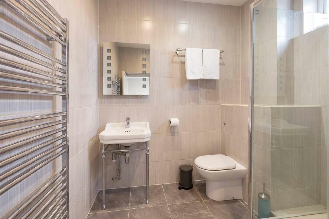 Inn Spacious King Bed Near Denmark Hill Station Londres