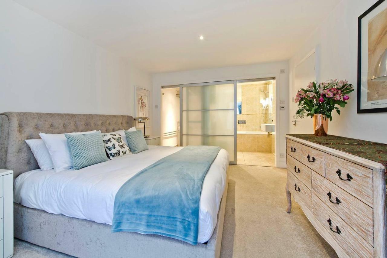 Fantastic 3 Bed In Earls Court Apartment *