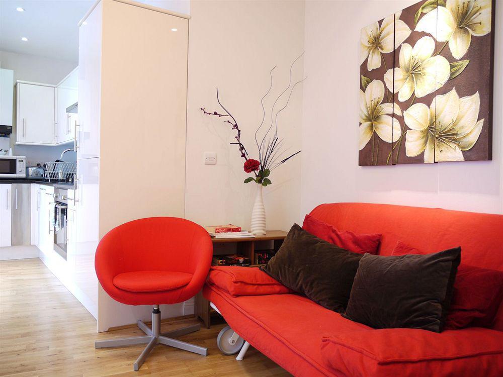 Chancery Lane Apartment *