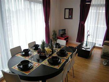 Chancery Lane Apartment *