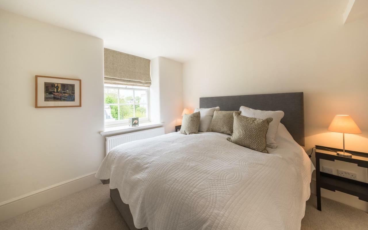 Apartment Dawson Place London