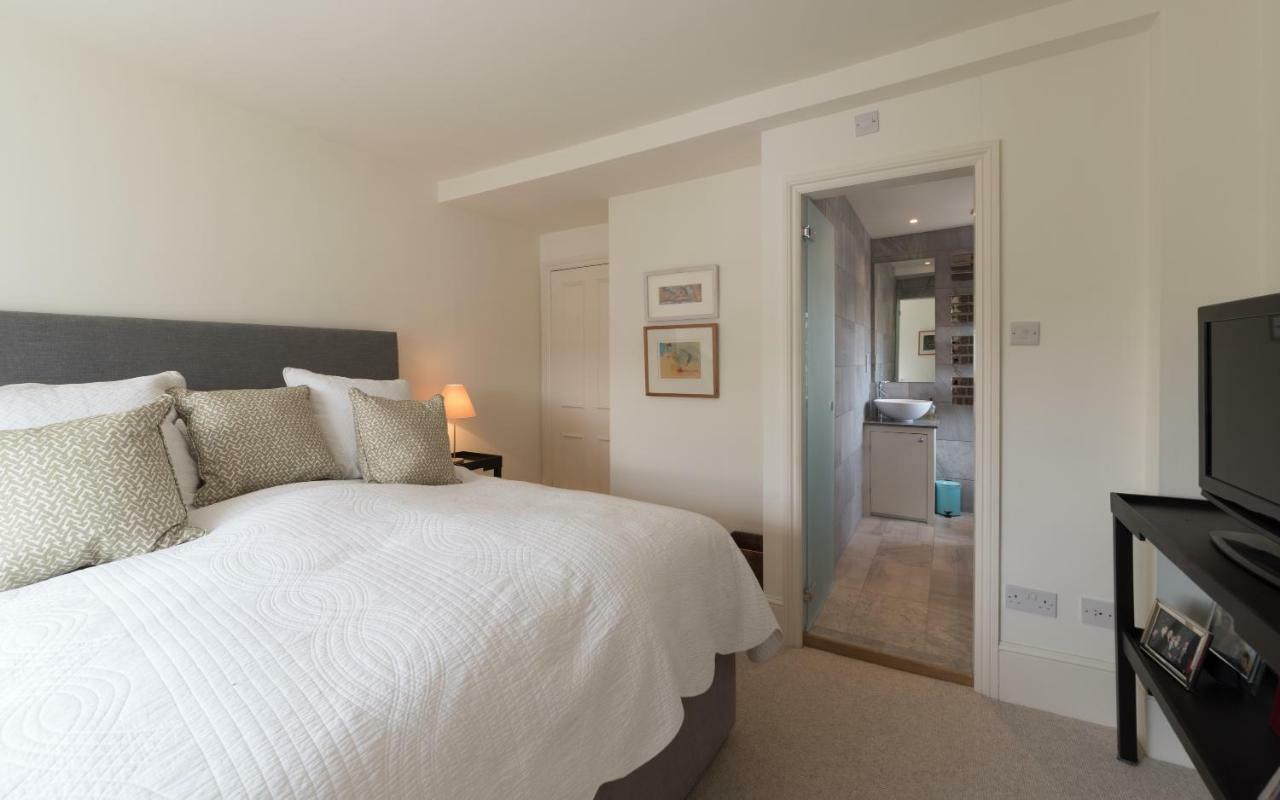 Apartment Dawson Place London