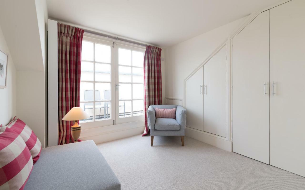 Dawson Place * London