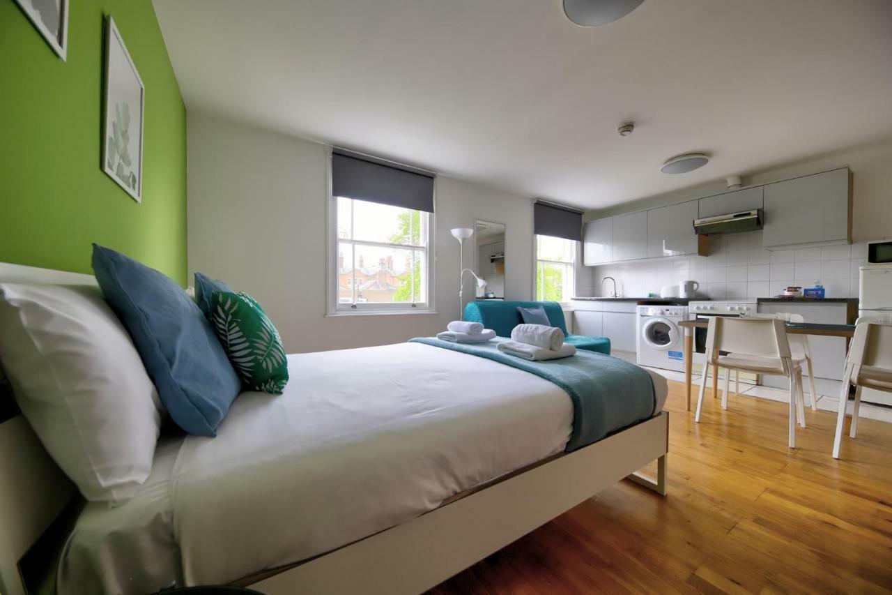 Bayswater Apartments *