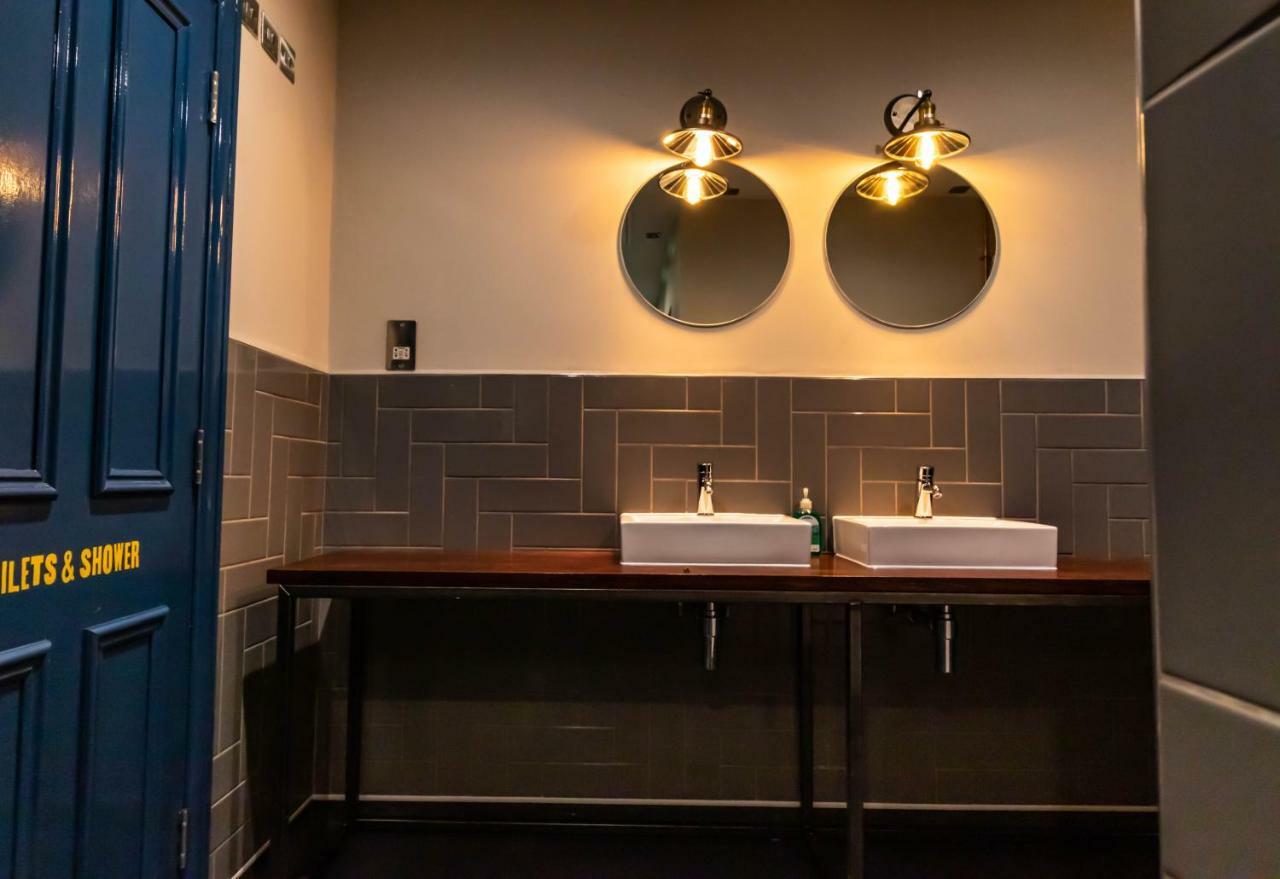 Publove @ The White Ferry, Victoria Vandrerhjem London