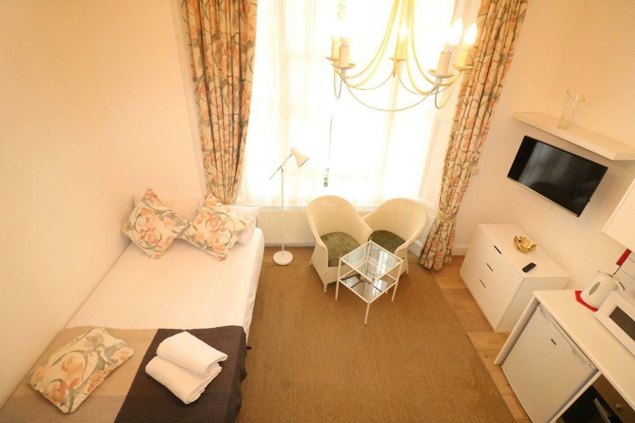 Fabulous Split Level Studio Hyde Park H3 Apartment *